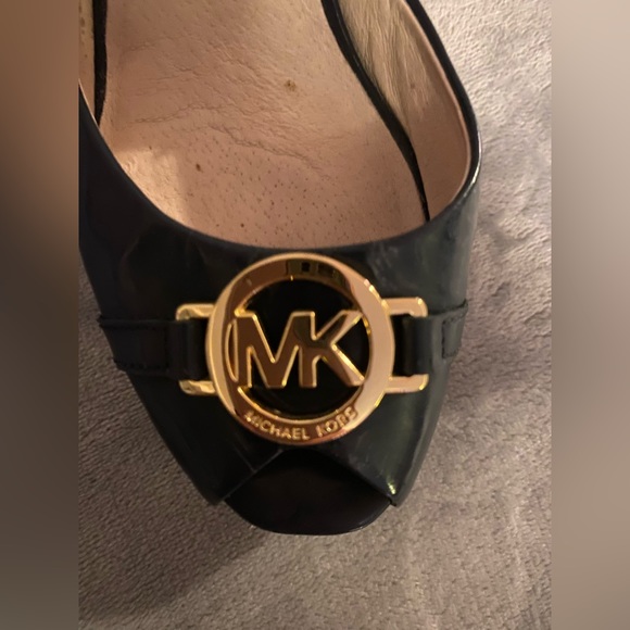 MK Black and White Stripe Heel size 5.5 - Picture 6 of 7